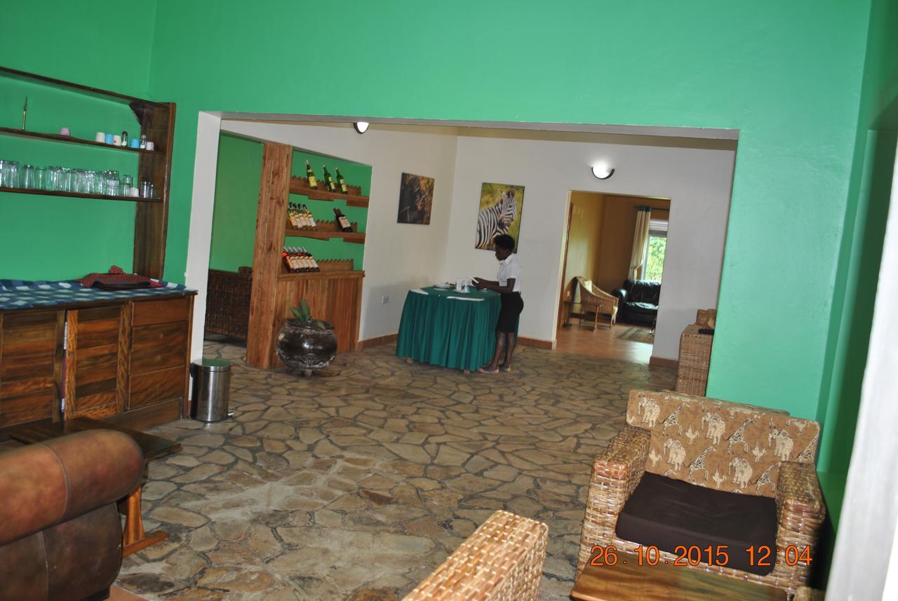Little Woods Inn Mbarara 외부 사진